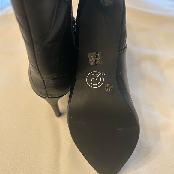 Chinese Laundry Black Quilted Heeled Boots with Chain - Picture 7 of 14